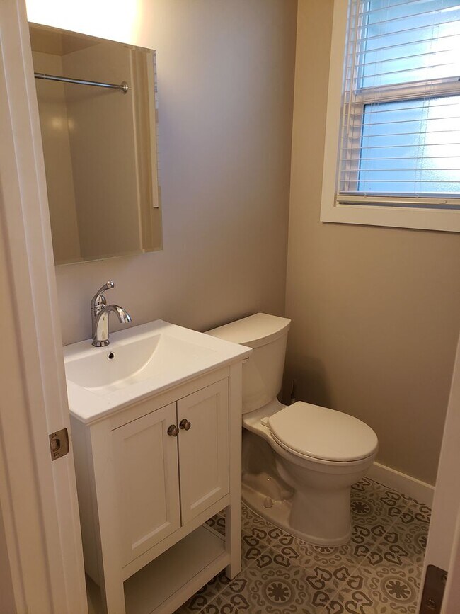 Building Photo - Beautiful Duplex Home near UC Davis Medical Center