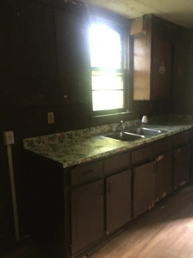 Building Photo - 2 Bedroom 1 Bathroom