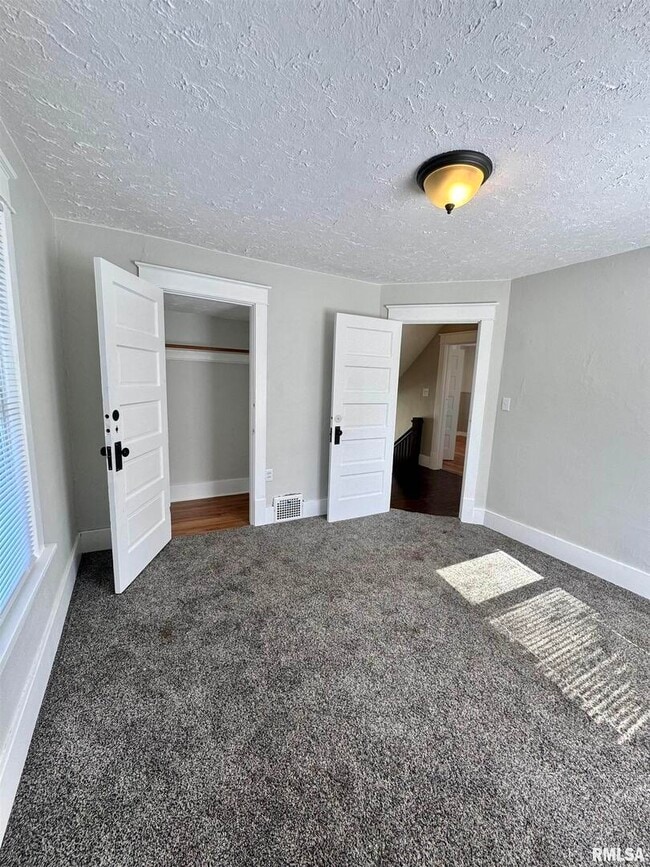 Building Photo - 716 46th St