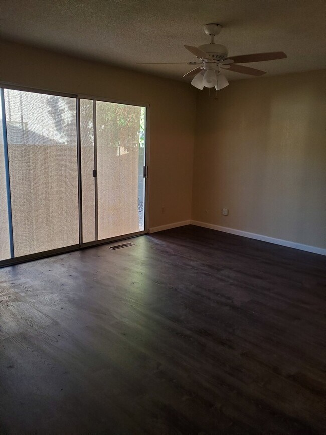 Building Photo - Modesto 3 bedroom 2.5  bathroom off McHenry