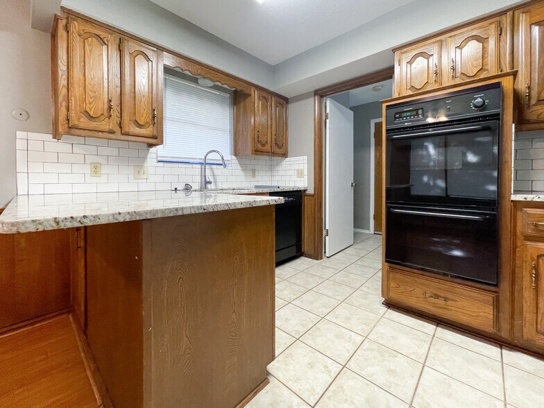 Building Photo - 7104 Churchill Cir