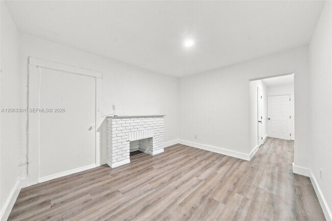 Building Photo - 128 NW 9th Ave