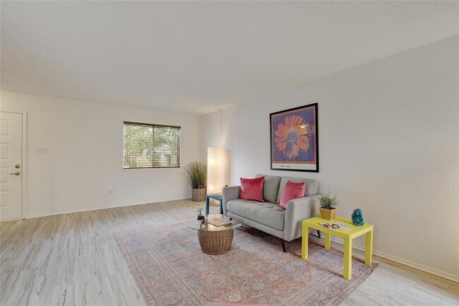 Building Photo - 4505 Clarno Dr