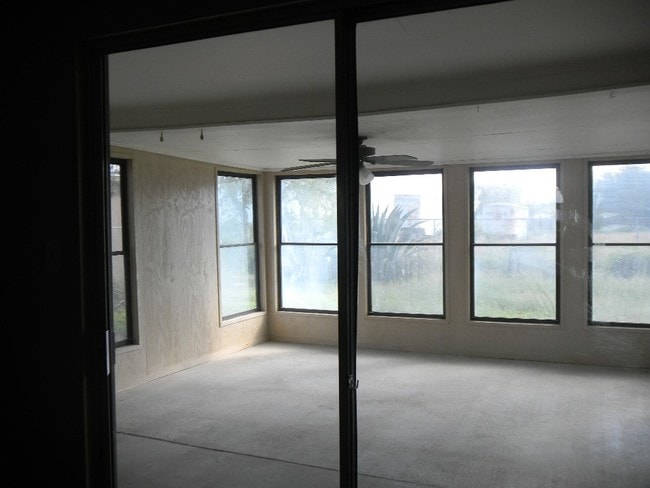 Building Photo - 112 King Charles Pl