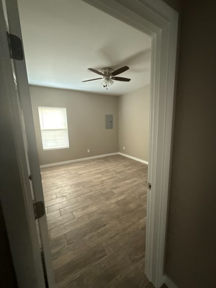 Building Photo - 513 Hope Dr