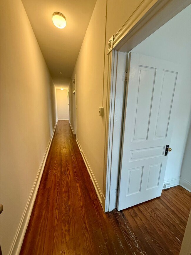 Building Photo - 603 N 26th St