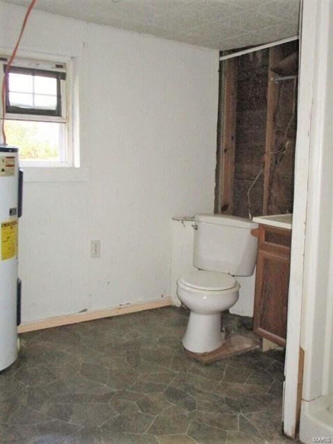 Building Photo - POTOSI - 2 Bedroom Home On 1.1 Acres Close to Town - $599 MONTH / $999 DOWN