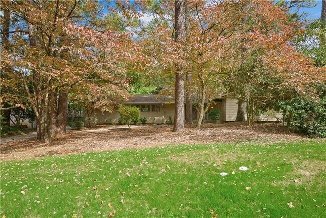 Building Photo - 705 Edgewater Trail