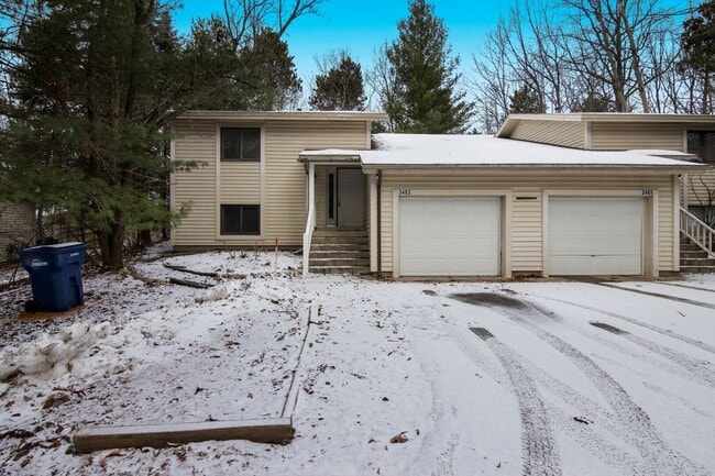 Building Photo - Modern 3-Bedroom Duplex in Holiday Hills, Traverse City