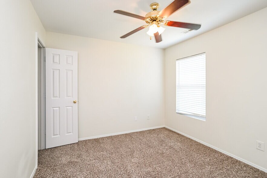 Building Photo - 2222 Buckleigh Dr