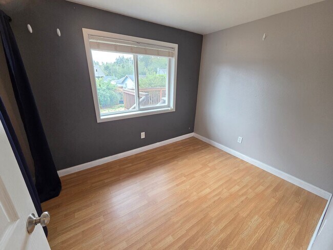 Building Photo - 4058 SE Empress Ct