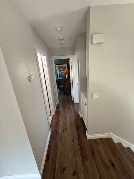 Building Photo - 5160 Baywood Cir