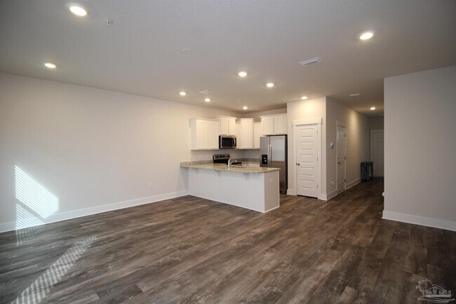 Building Photo - 1635 Iroquois Ct