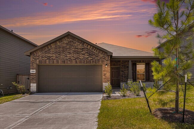 Primary Photo - 240 Seven Pnes Dr