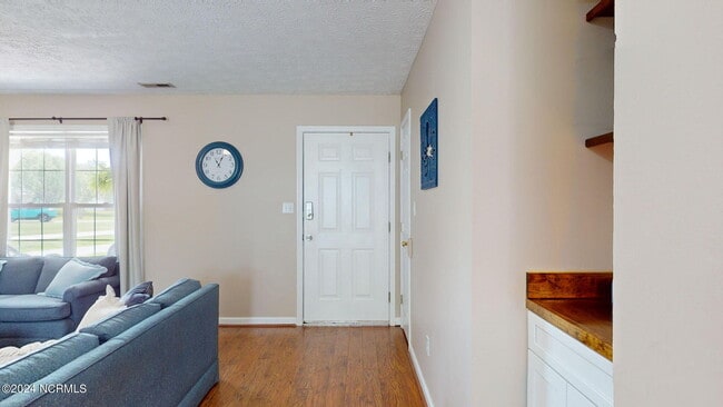 Building Photo - 177 Avis Dr