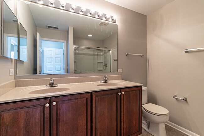 Building Photo - 1858 Crenshaw Cir