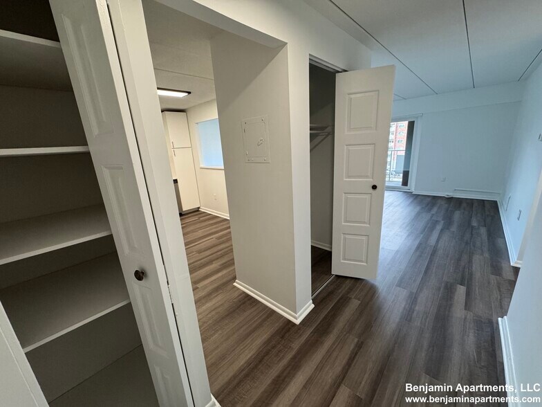 Building Photo - 53 Hill Rd