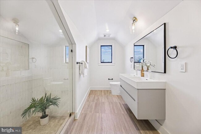 Building Photo - 4428 Albemarle St NW