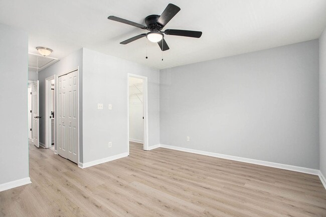 Building Photo - Newly Renovated 4/3 Near Beltline!