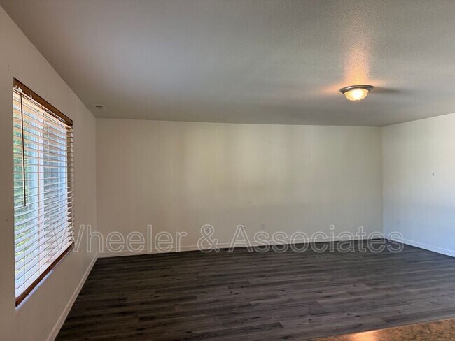 Building Photo - 1584 W Galbraith Ln