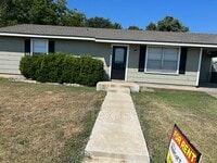 Building Photo - 822 N Avenue F