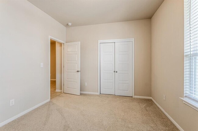 Building Photo - 244 E Broade St