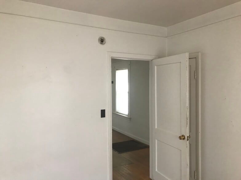 Building Photo - 336 N Main St