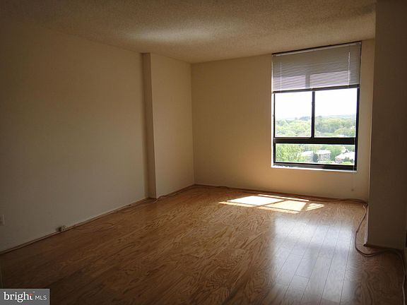 Large Bedroom - 1800 Old Meadow Rd
