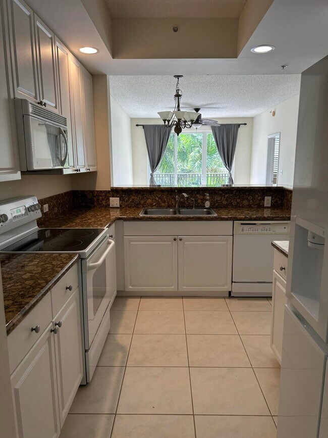 Building Photo - 26 Royal Palm Way