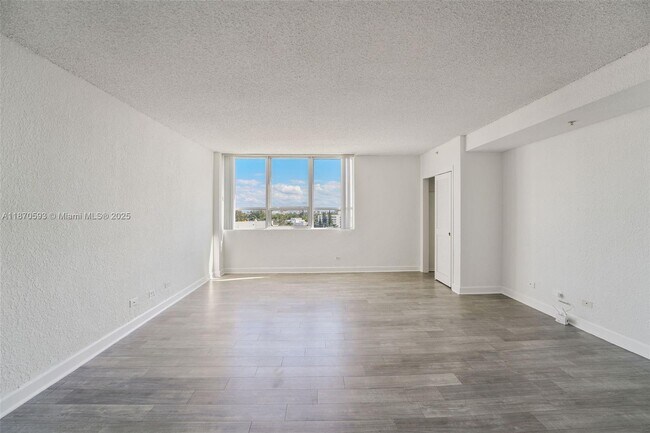Building Photo - 1500 Bay Rd