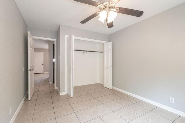 Building Photo - 1810 Nicole Cir