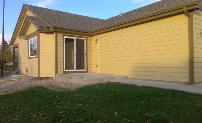 Building Photo - 2152 E 11th St