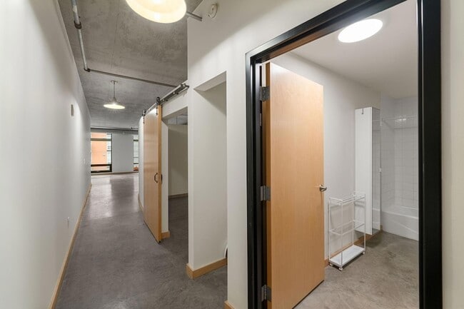 Building Photo - 720 N 4th St