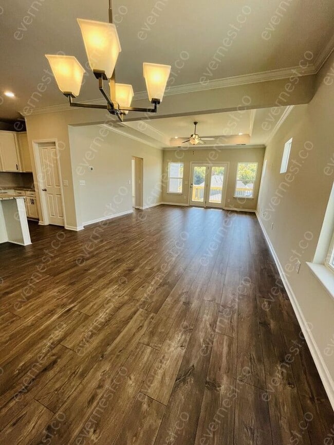 Building Photo - 4-Bedroom, 2.5-Bathroom Home with Modern A...