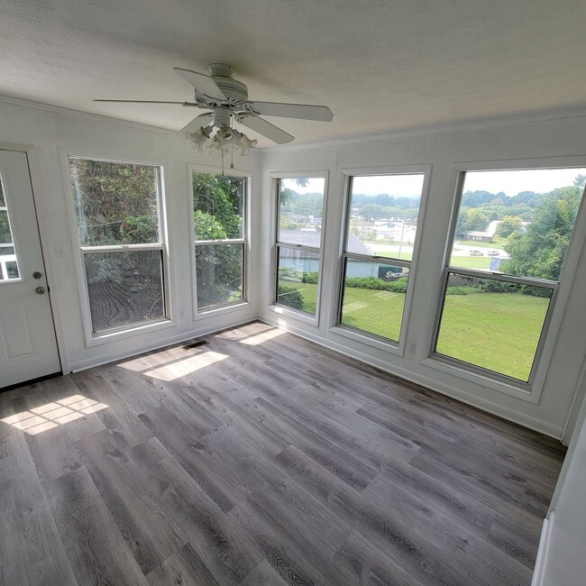 Building Photo - 3/2 -Bonus Room & Basement-Livingston