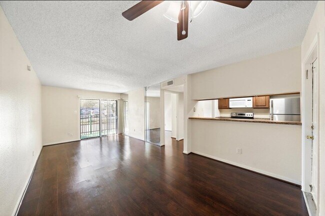 Primary Photo - 2818 S Bartell Dr