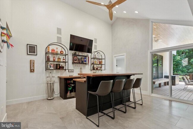 Building Photo - 1220 Valley Rd