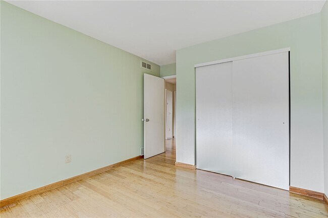 Building Photo - 79 Wintergreen Way
