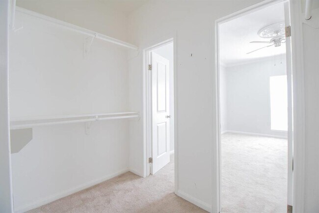 Building Photo - 2400 N Braeswood Blvd