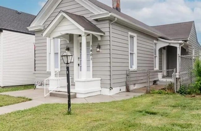 Primary Photo - 1401 E Oak St