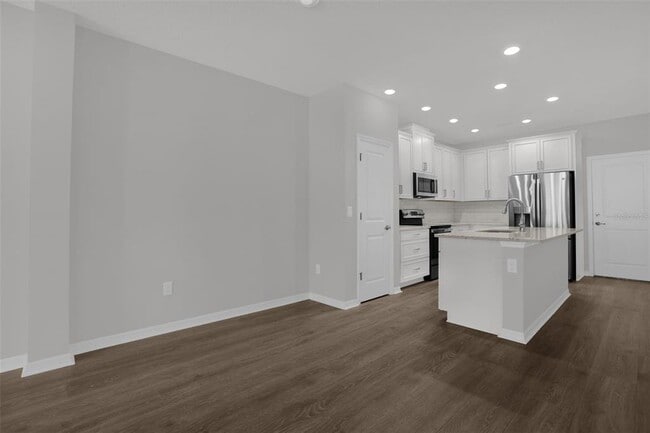 Building Photo - 8629 Tavistock Lakes Blvd
