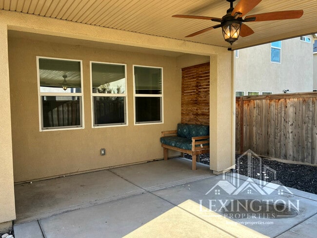 Building Photo - Elegant, 3BD/2.5BA, Sacramento Home in Nat...