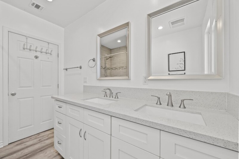 Building Photo - 6712 Cedros Ave