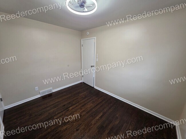 Building Photo - Updated 3 bedroom 1 bathroom House