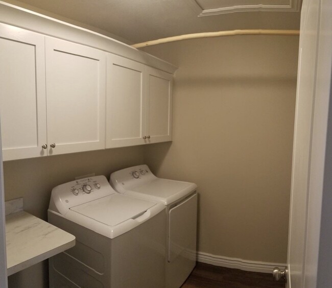 Laundry room - 565 Pioneer Rd