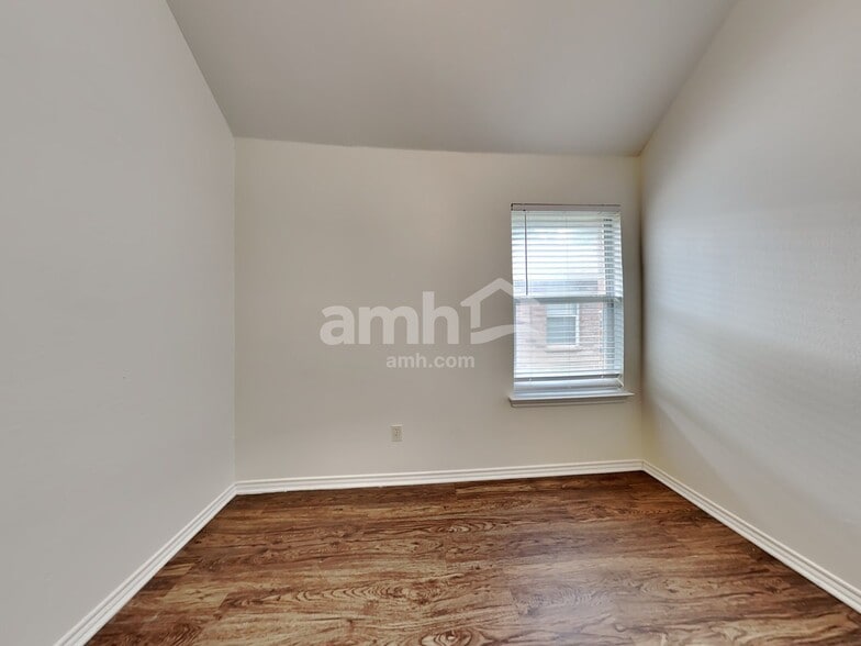 Building Photo - 6308 Fall River Dr