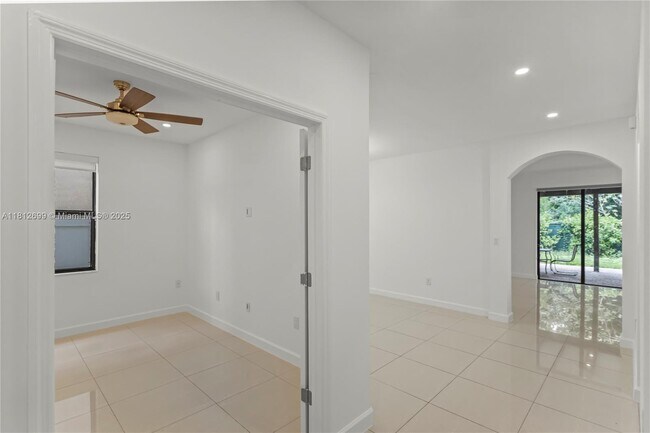 Building Photo - 3502 W 86th Terrace