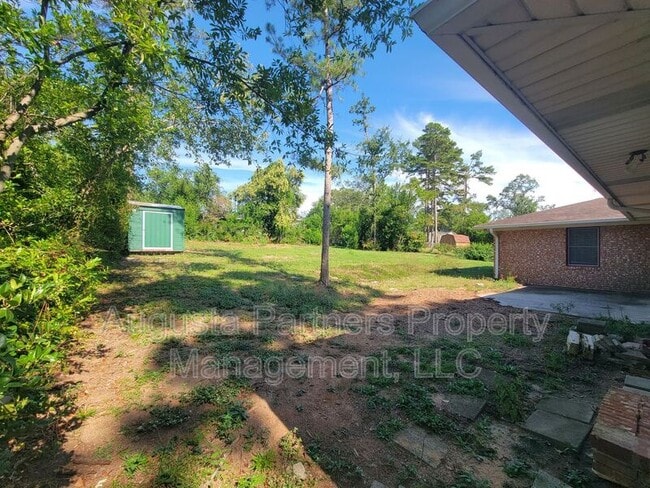 Building Photo - 1125 Crestview Dr