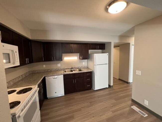 Building Photo - Multi-family Apartment Community