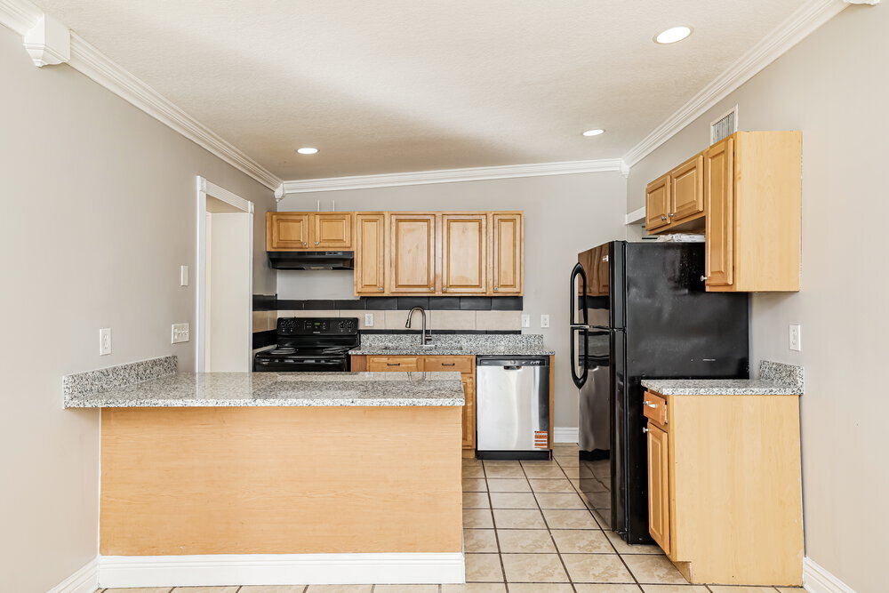 Building Photo - 395 Plum Tree Dr